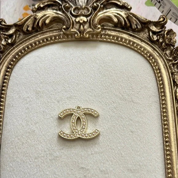 CHANEL Gold pearl zipper pull pendant - Picture 3 of 4